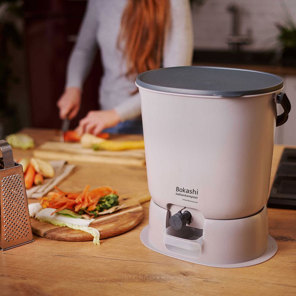 2 Bokashi Essence Kompostbøtter – Grå, inkl. 1 kg Bokashi-strø - Suztain.no