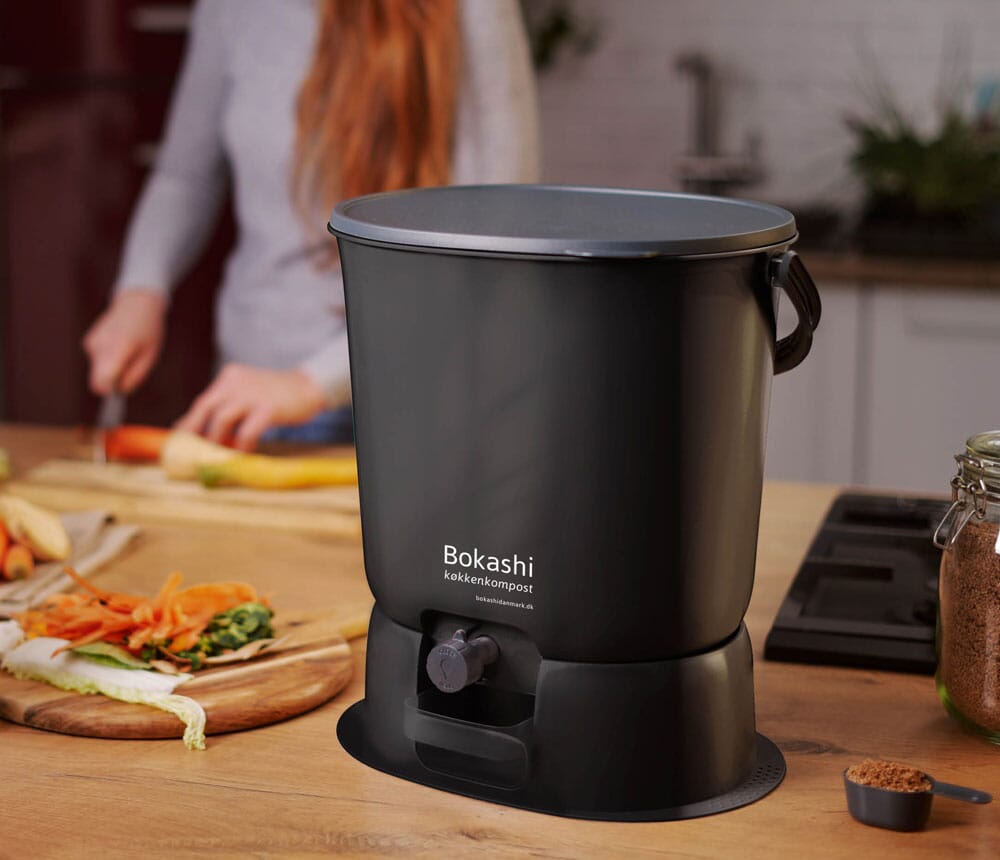 2 Bokashi Essence Kompostbøtter – Sort, inkl. 1 kg Bokashi-strø - Suztain.no