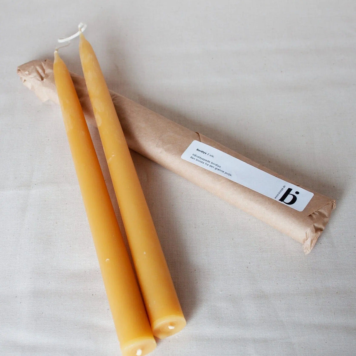 Bistad Bordlys av Bivoks – 2 stk, Håndlaget, 30 cm - Suztain.no