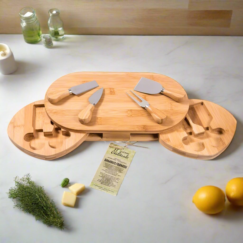 Suztain Osteplate i Økologisk Bambus – Inkl. Kniver og Gaffel - Suztain.no