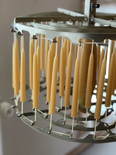 Bistad Bordlys av Bivoks – 2 stk, Håndlaget, 30 cm - Suztain.no