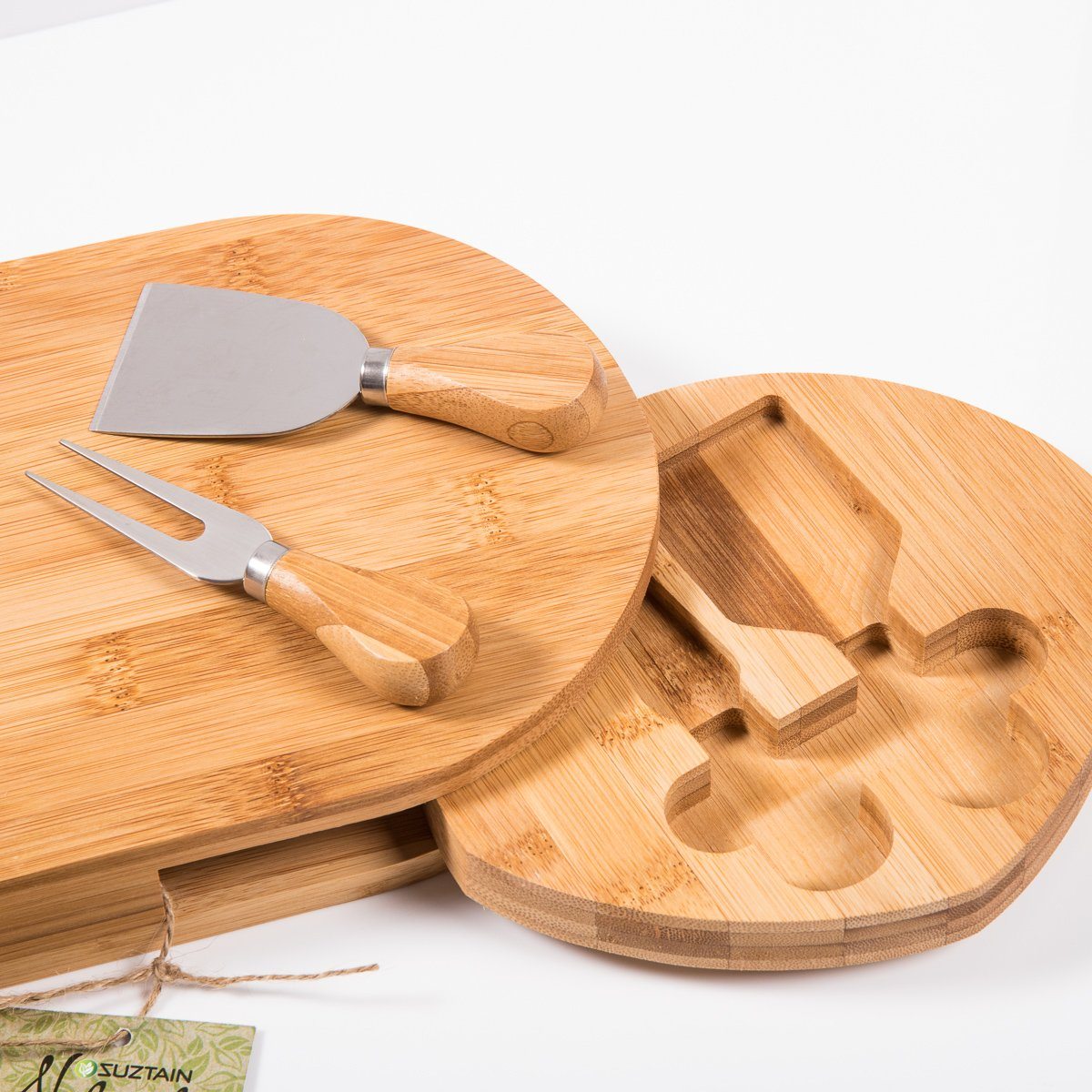 Suztain Osteplate i Økologisk Bambus – Inkl. Kniver og Gaffel - Suztain.no