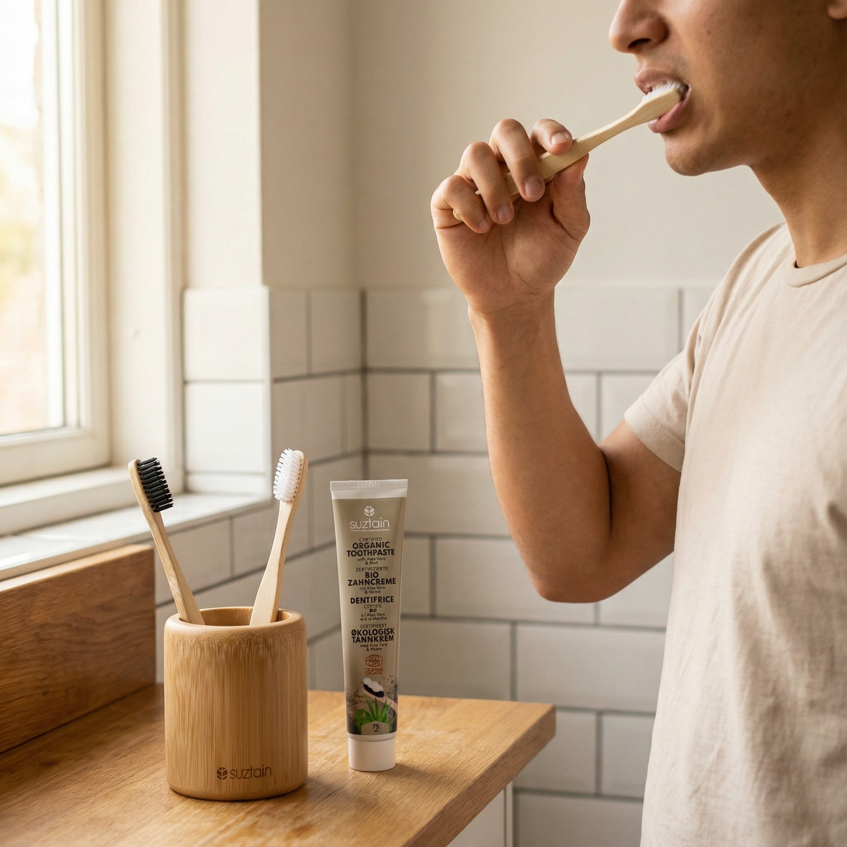 Suztain Tannbørste i Bambus Voksen Soft - Sort