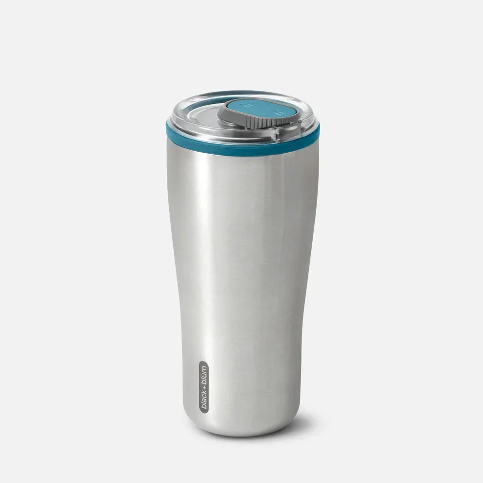 Black+Blum Termokopp Tumbler i rustfritt stål (Ocean) med lekkasjesikkert lokk. BPA-fri, holdbar og praktisk for både varme og kalde drikker – perfekt på farten.