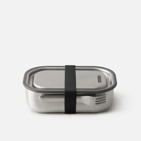 Black+Blum rustfri matboks (1 L) med gaffel og justerbar inndeling, sikret med en elastisk stropp. Helt tett og praktisk design for trygg matoppbevaring hjemme, på jobb eller på tur.
