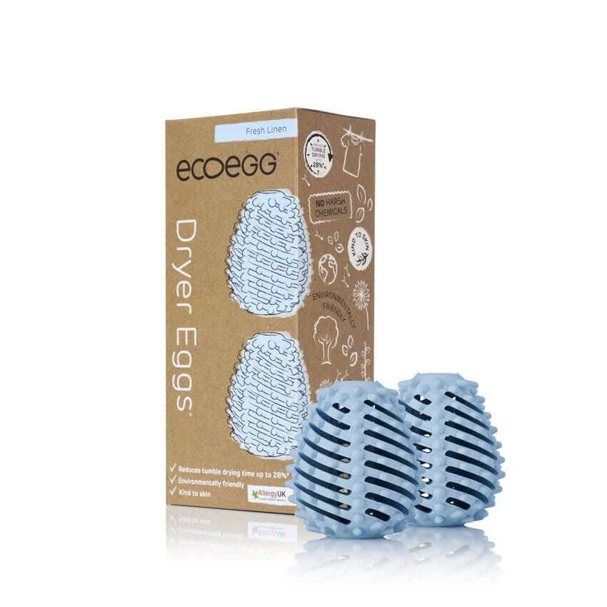 Ecoegg tørkeegg Fresh Linen i lyseblå i plast, med to egg foran den lysebrune emballasjen