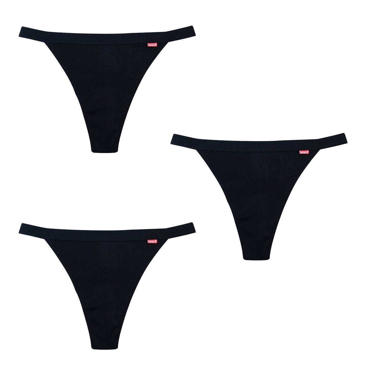 WUKA Basics™ Thong Light Flow i svart bomull, tre truser arrangert diagonalt på hvit bakgrunn