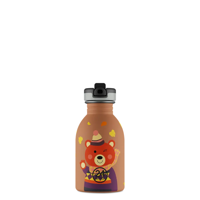 24Bottles Urban Drikkeflaske Barn 250 ml - Sweet Bear med hendig tut som gjør det lett å drikke, sett forfra Suztain.no