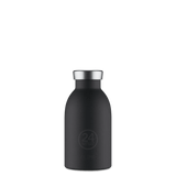 24Bottles Clima Drikkeflaske 330 ml Tuxedo Black i rustfritt stål, sett fra siden med logoen synlig
