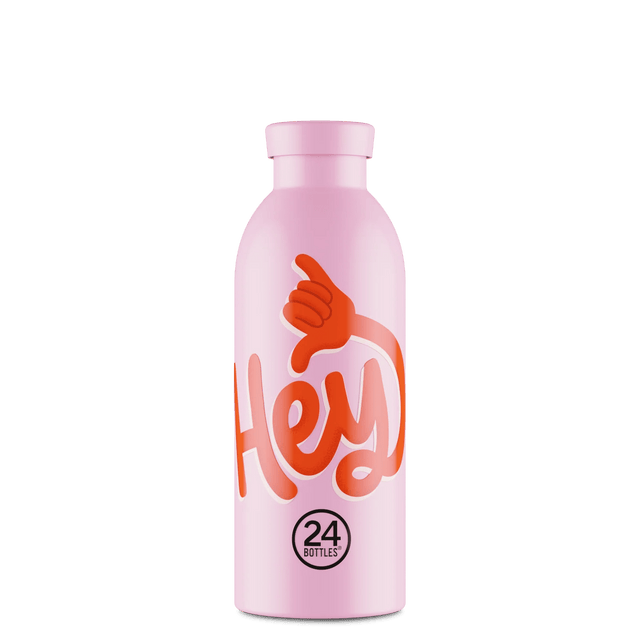 24Bottles Clima Drikkeflaske 500 ml Hey! Pink i rustfritt stål, sett forfra med logo og grafikk Suztain.no