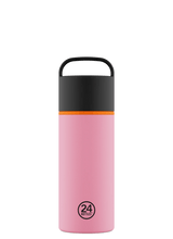 24Bottles Spin Drikkeflaske 730 ml Flamingo i rustfritt stål, med oransje detalj og svart lokk