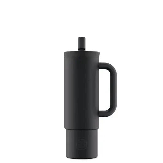 24Bottles termokopp med sugerør 800 ml Tuxedo Black i rustfritt stål, sett fra siden med hank