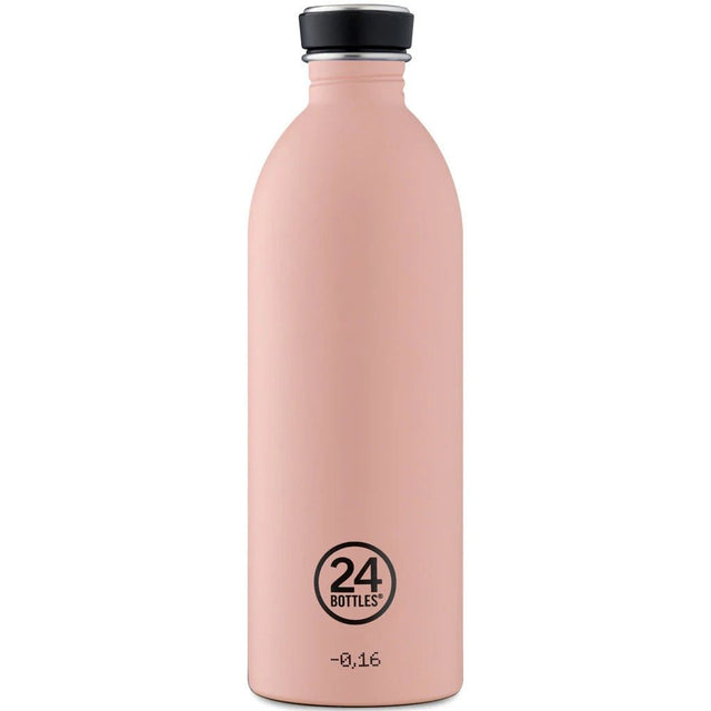 24Bottles Urban Drikkeflaske 1000 ml Dusty Pink i rustfritt stål, sett forfra med logo nederst Suztain.no