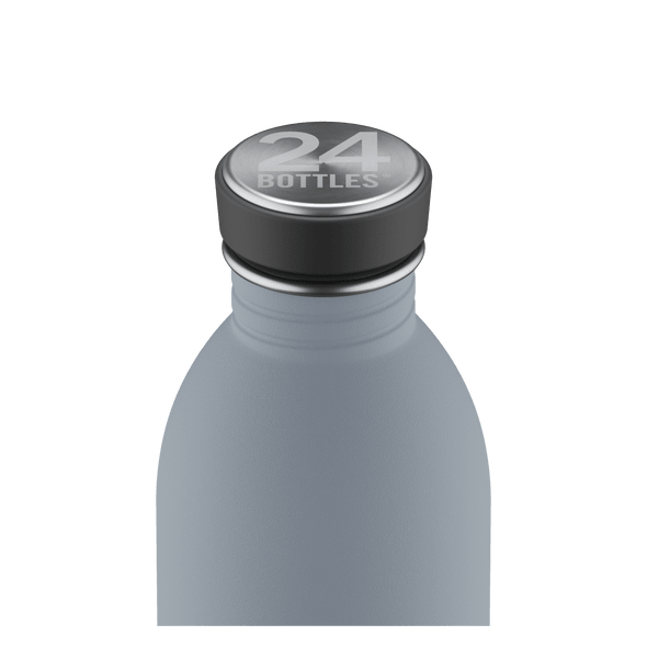 24Bottles Urban drikkeflaske 500 ml Formal Grey i rustfritt stål, nærbilde av flaskehals og kork