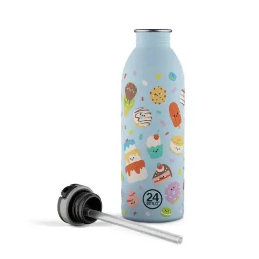 24Bottles Urban Drikkeflaske Barn 500 ml Sweet Friends lyseblå i rustfritt stål, med sugerør og lokk ved siden av