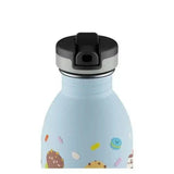 24Bottles Urban Drikkeflaske Barn 500 ml Sweet Friends lyseblå i rustfritt stål, nærbilde av lokket