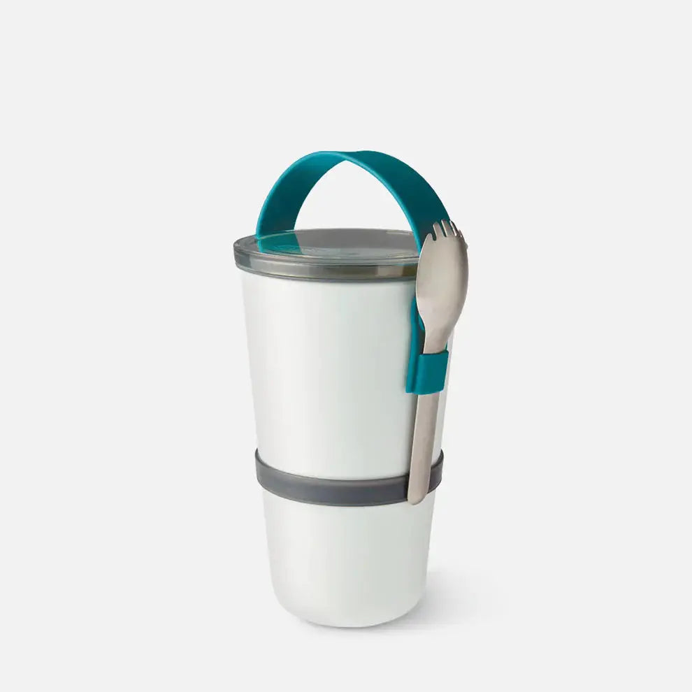 Black+Blum Matboks Original Rund (900 ml) i fargen “Ocean”, med lekkasjesikkert lokk og integrert spork i rustfritt stål, plast og silikon (BPA-fri).