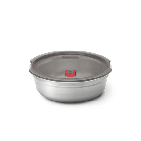 Rund medium matboks Black+Blum(650 ml) i rustfritt stål, med lekkasjesikkert lokk og rød ventil for damp. Tåler mikrobølgeovn og passer godt til måltidspreparering, matoppbevaring og enkel transport.