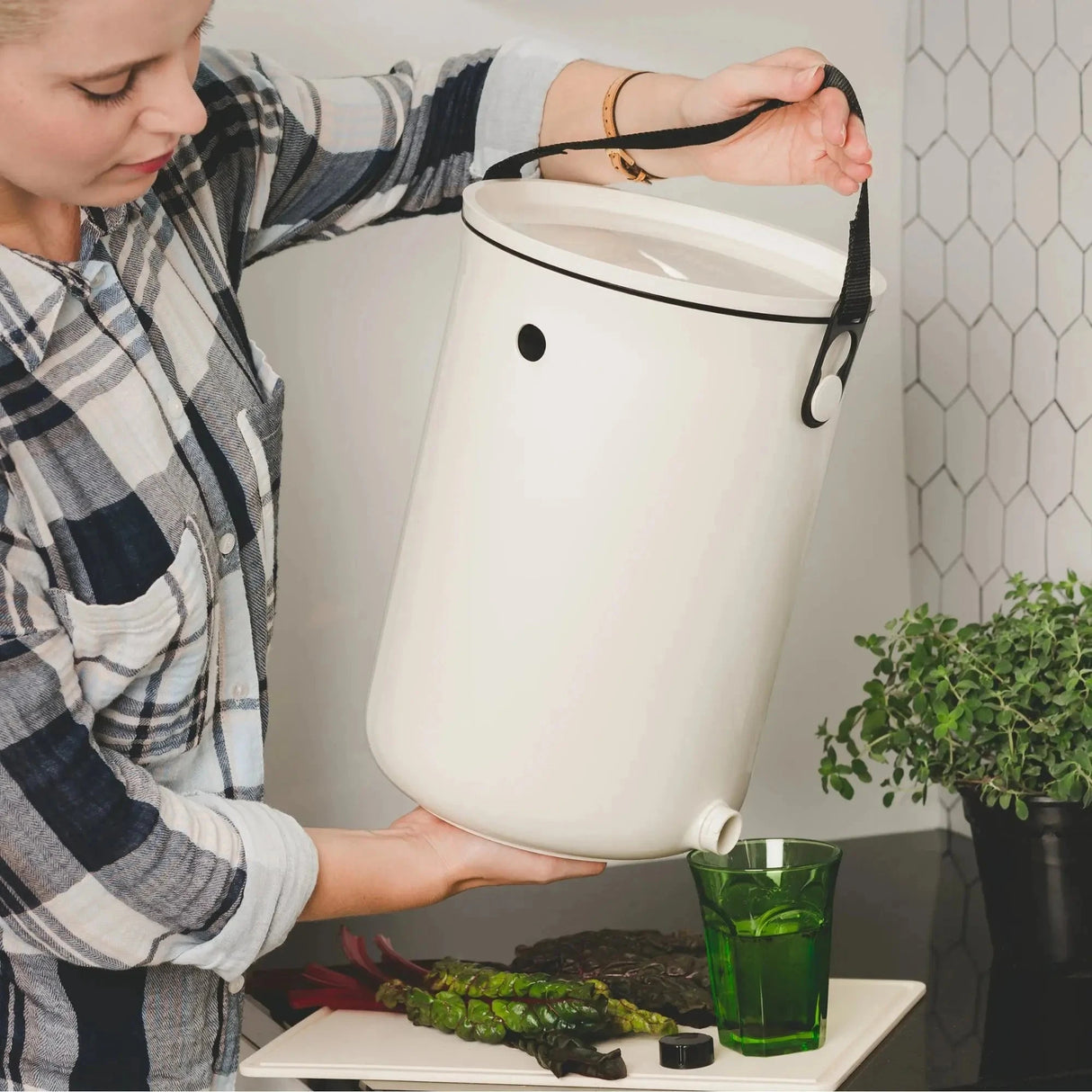 Bokashi 2.0 Startpakke med 2 bøtter og 1 kg Bokashistrø - Hvit Bokashi