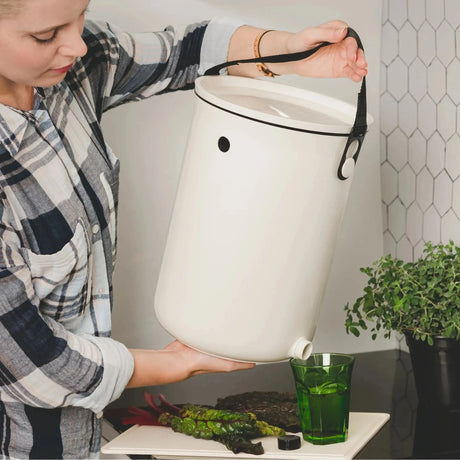 Bokashi 2.0 Startpakke med 2 bøtter og 1 kg Bokashistrø - Hvit Bokashi