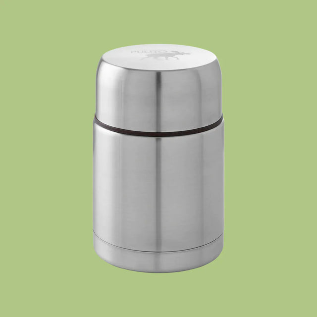Pulito PureThermoBottle Classic er en 750 ml termo matboks i rustfritt stål. Flasken har vakuumisolering for å opprettholde matens temperatur i timevis, er fri for BPA og plast, og har et skrulokk med silikontetning for sikker lukking. Suztain.no