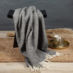 Arctic Ullpledd Herringbone 130x200 cm- Dark Grey