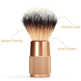 Bambaw Barberbørste Rose Gold i aluminium og syntetiske fibre, med tekst for egenskaper på hvit bakgrunn