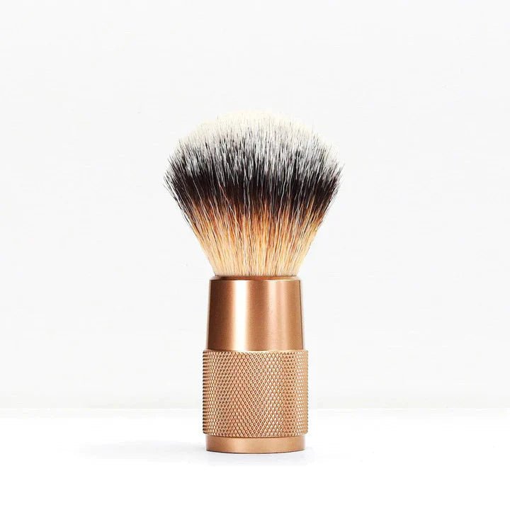 Bambaw Barberbørste Rose Gold i aluminium og syntetiske fibre, sett forfra med hvit bakgrunn