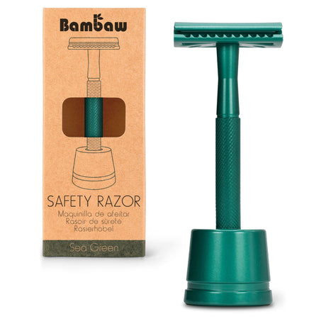 Bambaw barberhøvel med holder Sea Green i rustfritt stål og messing, vist i emballasje