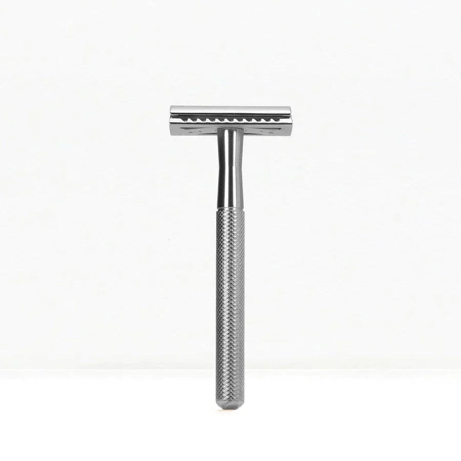 Bambaw barberhøvel med holder Silver i metall, sett rett forfra på hvit bakgrunn