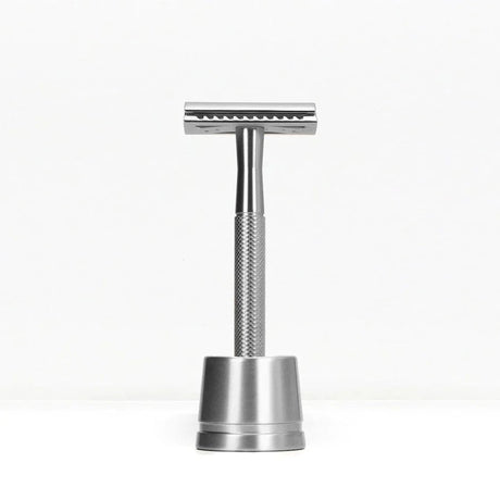 Bambaw barberhøvel med holder Silver i metall, sett forfra med hvit bakgrunn