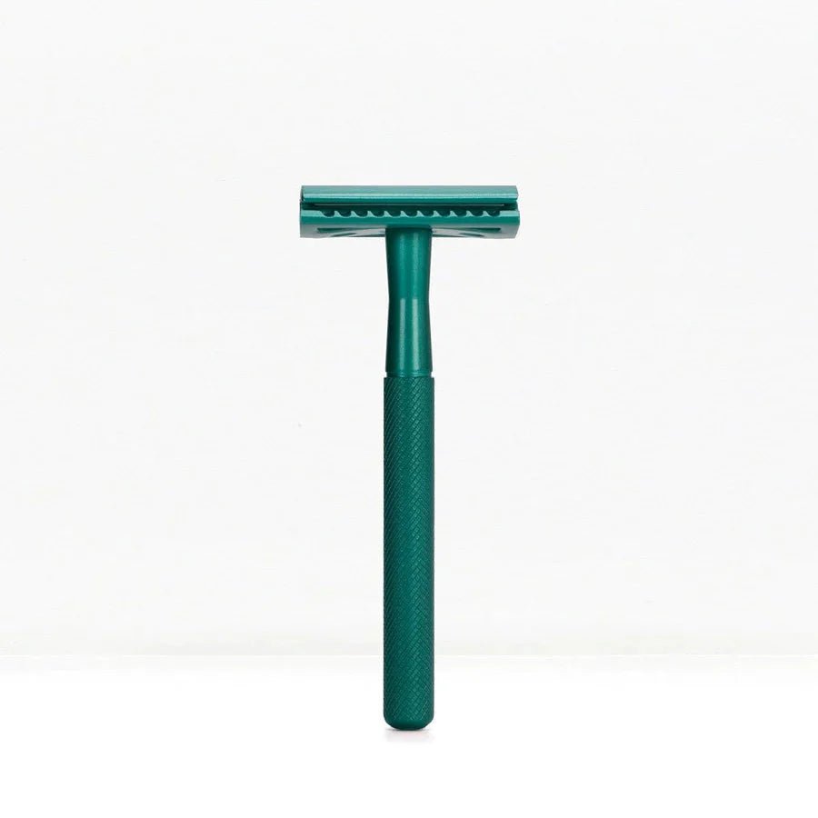 Bambaw barberhøvel Sea Green i metall, sett forfra med fokus på barberhodet og håndtakets tekstur