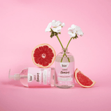 Bio-D Antibakteriell Håndsåpe 500ml Geranium & Grapefrukt i gjennomsiktige flasker med grapefrukt og blomster
