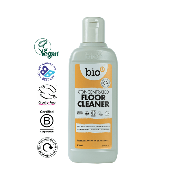 Bio-D Konsentrert Gulvrens 750 ml i grønn plastflaske med oransje etikett, med sertifiseringslogoer Suztain.no