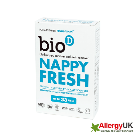 Bio-D Nappy Fresh desinfeksjon 500g i hvit kartong med blå tekst og sertifiseringer, sett forfra