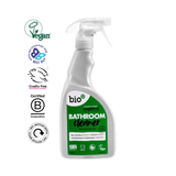 Bio-D Rengjøringsspray til badet 500ml furu og sedertre i grå plastflaske med grønn etikett, vist i emballasje