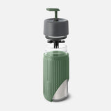 Black+Blum Glass Travel Cup 340 ml Olive i glass og silikon, vist demontert med lokk og filter over koppen