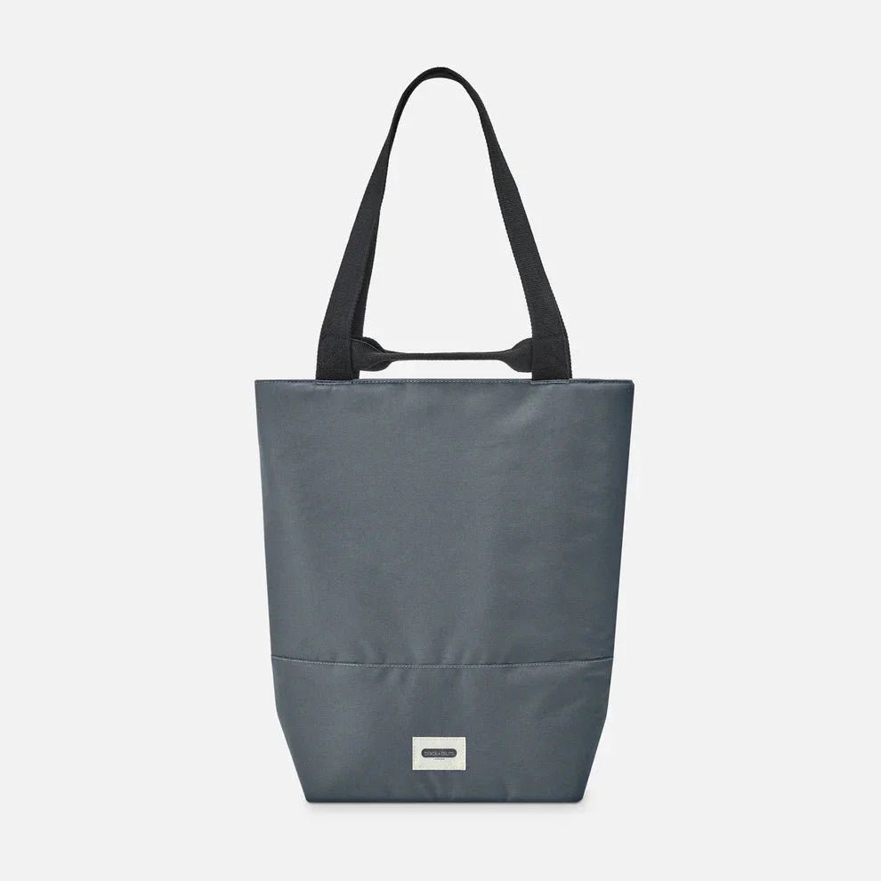 Black+Blum isolert handlenett Slate i polyester, sett forfra med sorte bærehåndtak