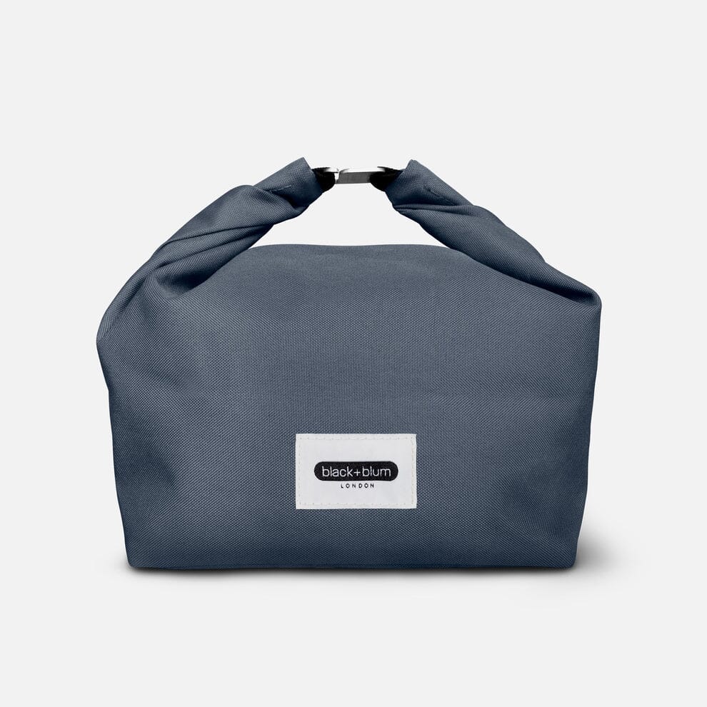 Black+Blum Matpose 6,7L Skifer i polyester sett fra siden med logoen sentrert på forsiden