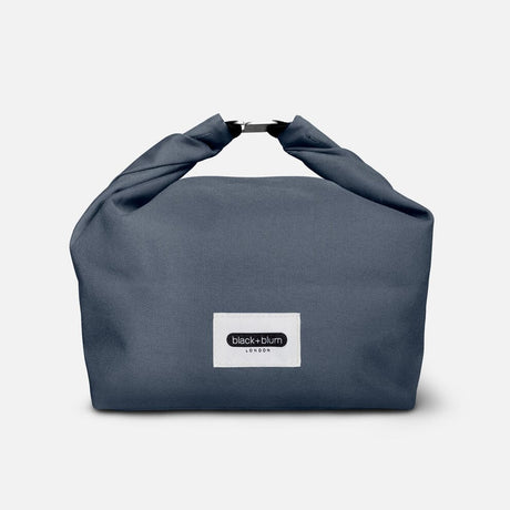 Black+Blum Matpose 6,7L Skifer i polyester sett fra siden med logoen sentrert på forsiden