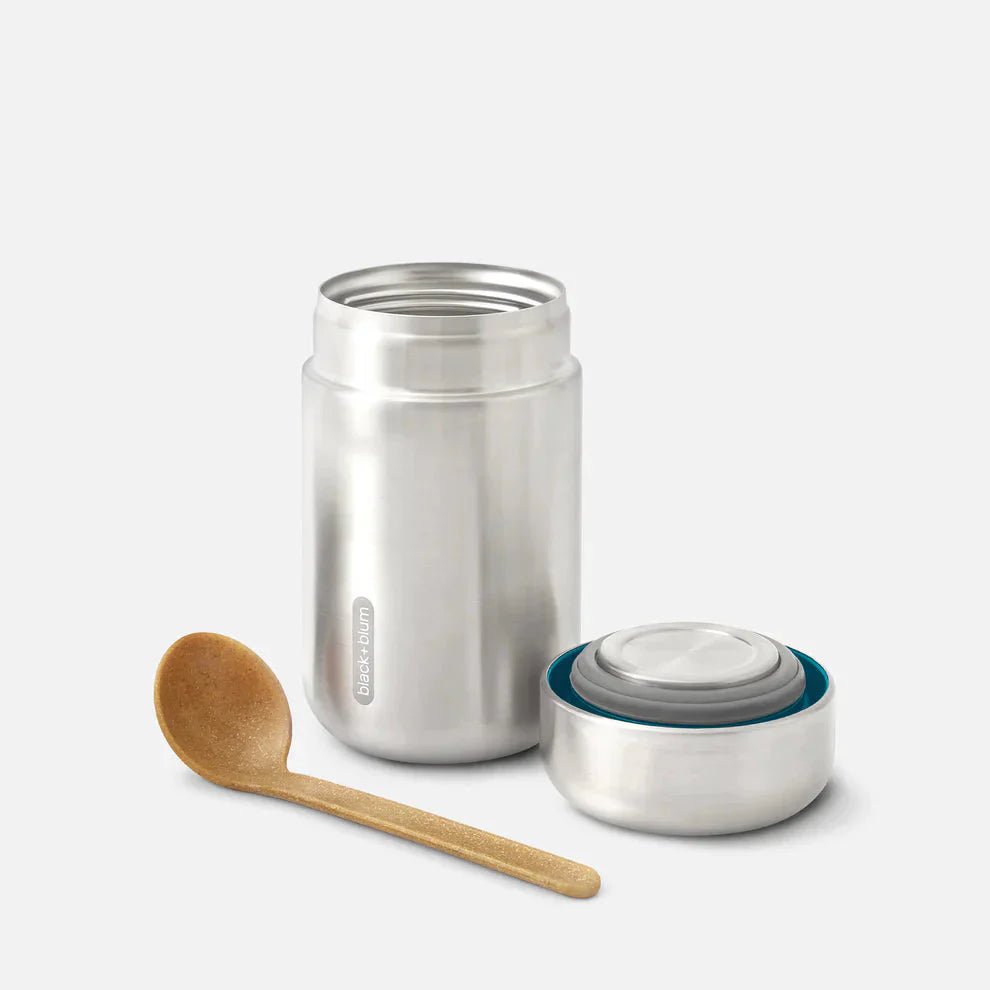 black+blum mattermos 400ml Olive i rustfritt stål, med lokk og skje ved siden av, sett forfra