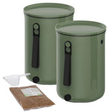 Bokashi Kompostbøtte 2.0 Startpakke med to khaki bøtter i resirkulert plast, med strø og målebeger