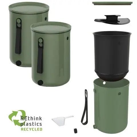 Bokashi Kompostbøtte 2.0 Startpakke med to khaki bøtter i resirkulert plast, vist som eksplodert visning
