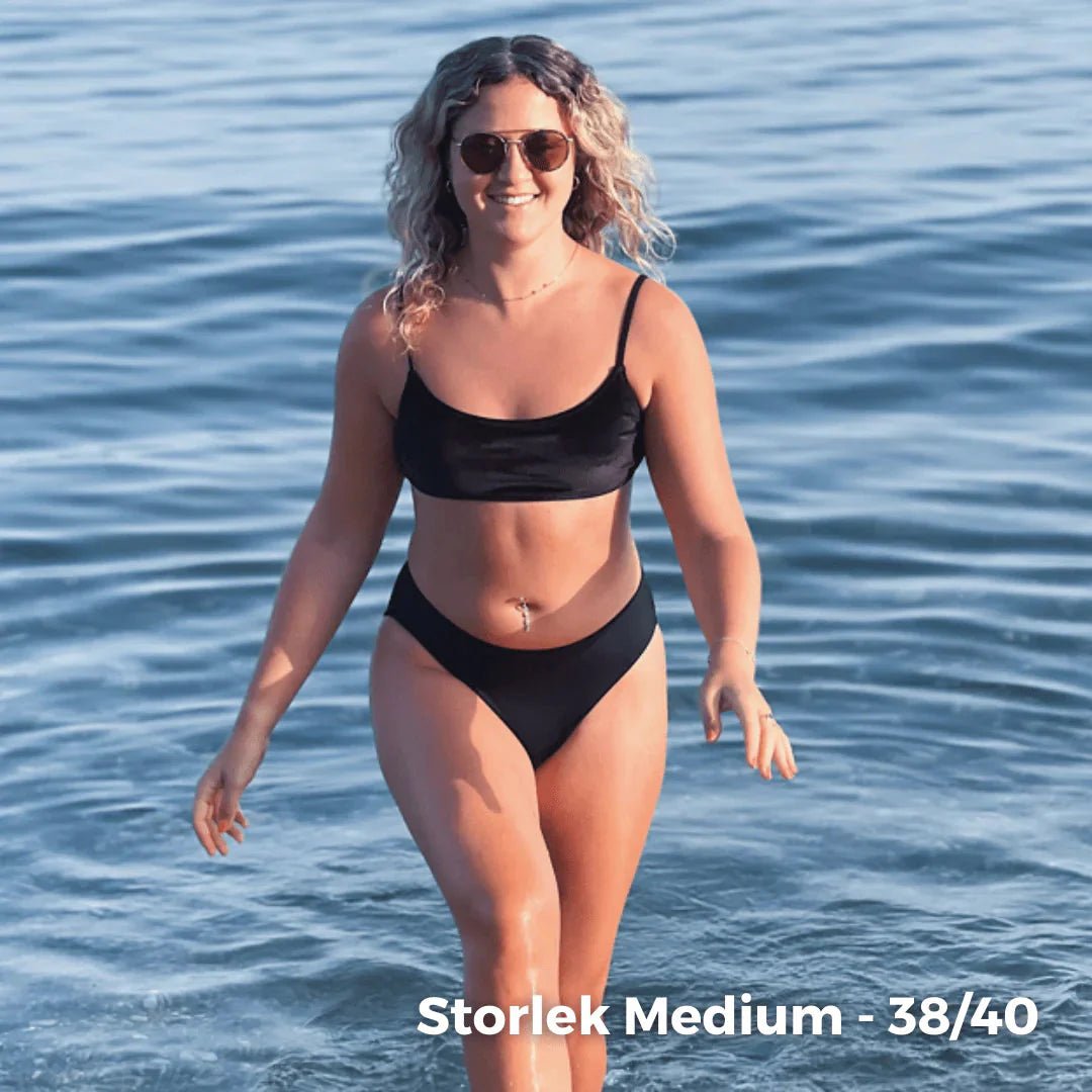 Comfydence Sunshine Bikini menstruse, svart, i stoff, i bruk i vannet med størrelsesinformasjon