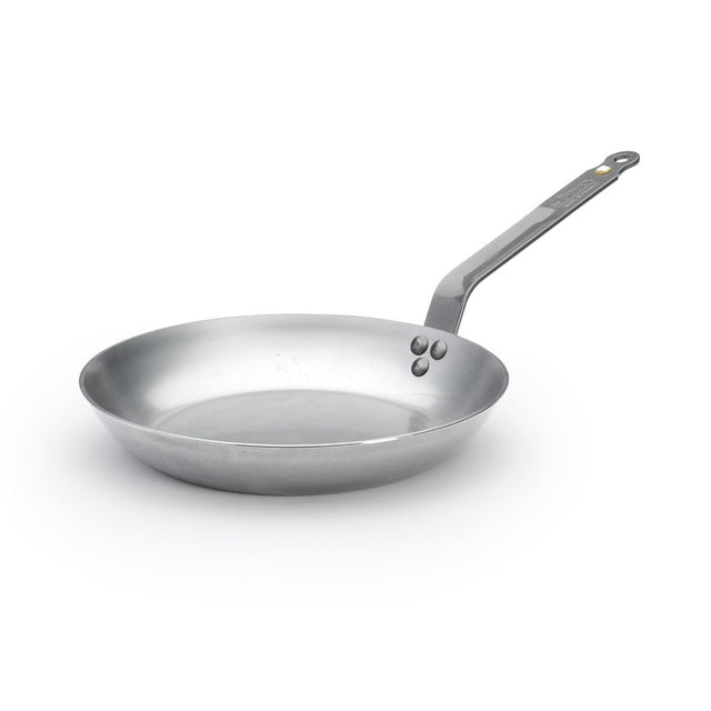 de Buyer Mineral B stekepanne Ø28 cm i grått karbonstål, sett skrått forfra med håndtak og nagler Suztain.no
