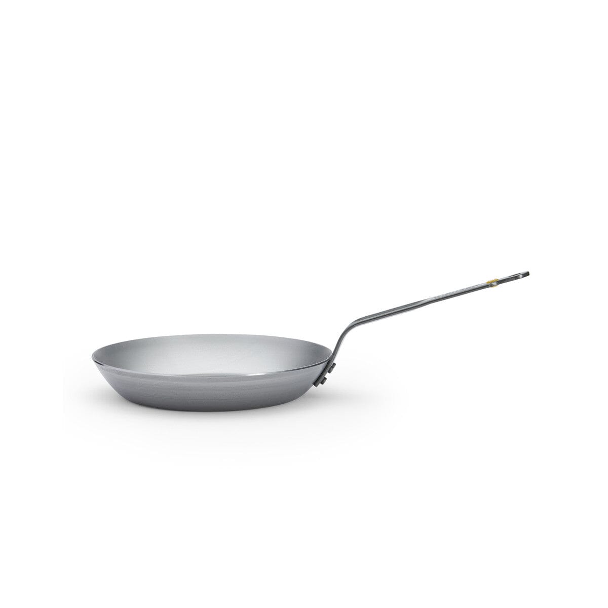de Buyer Mineral B stekepanne Ø28 cm i grått karbonstål, sett fra siden med langt håndtak og nagler