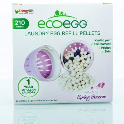 Ecoegg vaskemiddel refill 210 vasker Blomsterduft i pappeske, sett forfra med reflekterende overflate
