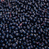 Finnish Superberries Aronia bær i mørk lilla farge med små stilker, tettpakket over hele bildet