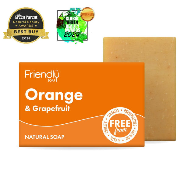 Friendly Soap såpestykke Appelsin & Grapefrukt 95g i oransje emballasje og såpestykke sett ovenfra Suztain.no