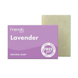 Friendly Soap såpestykke Lavendel 95g i hvit med lilla emballasje, sett fra siden med såpen delvis synlig